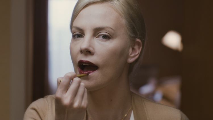 Charlize Theron als Mavis in der Komödie "Young Adult". Der Film kommt am 23. Februar in die deutschen Kinos.
