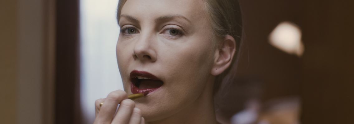 Charlize Theron als Mavis in der Komödie "Young Adult". Der Film kommt am 23. Februar in die deutschen Kinos.