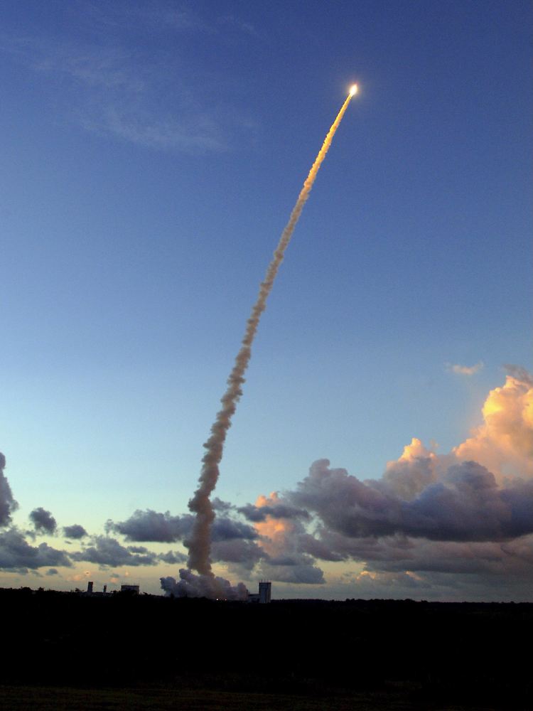 7. Juli 2008: Die Ariane-Trägerrakete transportiert zwei Satelliten ins All.