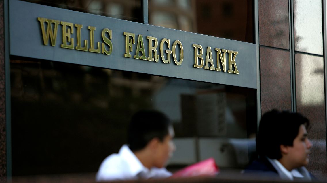 Auch Wells Fargo reagiert auf den Druck der Öffentlichkeit und geht die Auszahlung von Boni restriktiver an.