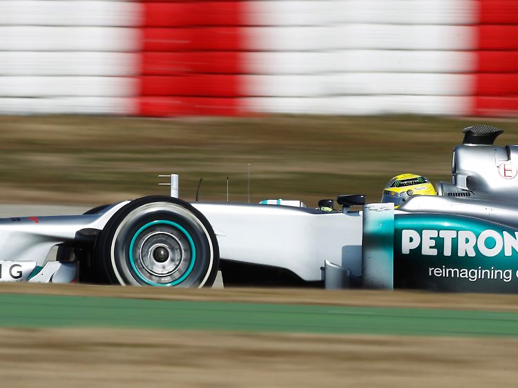 Nico Rosberg drehte 82 Runden im neuen W03, dann verlor der Silberpfeil Öl und musste in die Box. Trotzdem fand Rosberg: "Es ist echt ein guter Start."
