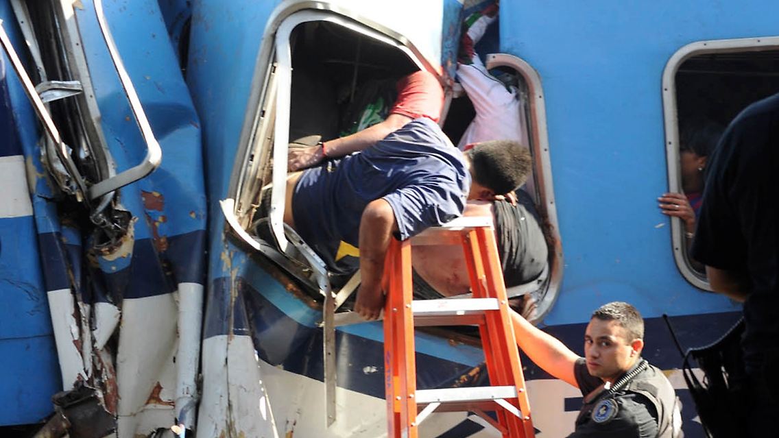 2012-02-22T165656Z_01_BAS02R_RTRMDNP_3_ARGENTINA-TRAINCRASH.JPG8261196337511266332.jpg