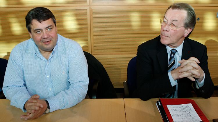 Sigmar Gabriel (l) wird den jetzigen SPD-Vorsitzenden Franz Müntefering an der Spitze der Parteiführung ablösen.