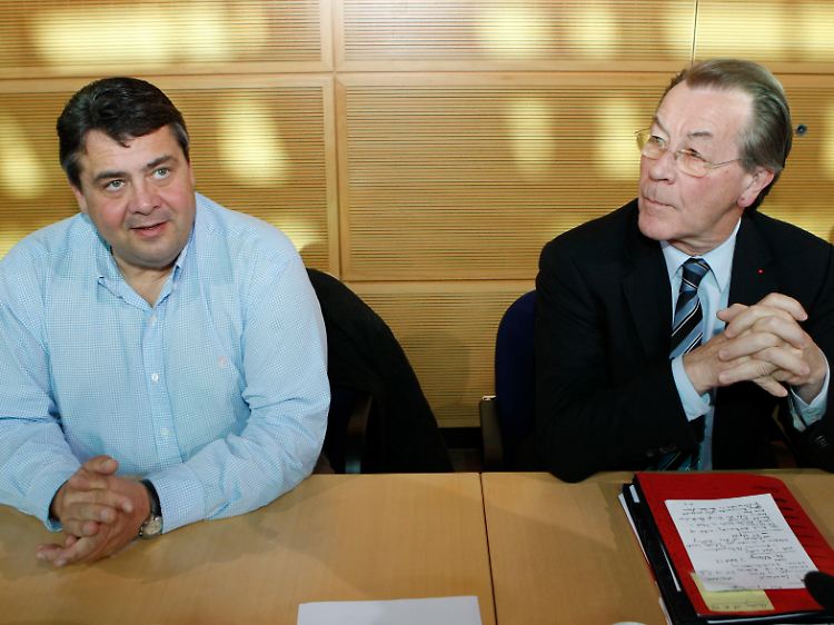 Den Leitantrag sollen alte und neue SPD-Führung - hier Gabriel mit seinem Vorgänger Müntefering - gemeinsam erarbeitet haben.