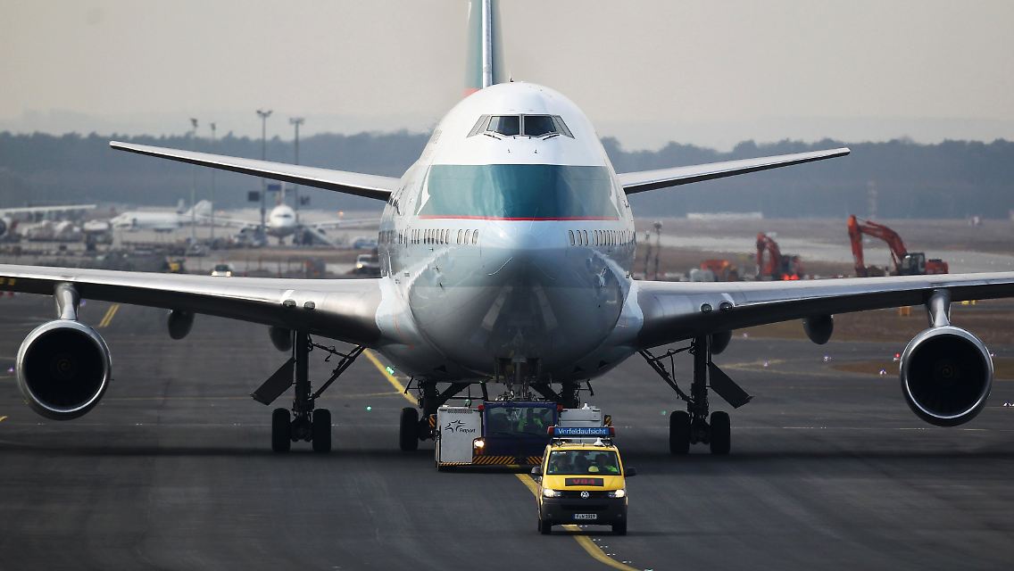 2012-02-21T124826Z_01_AD06_RTRMDNP_3_FRANKFURTAIRPORT-STRIKE.JPG1274185713744648298.jpg