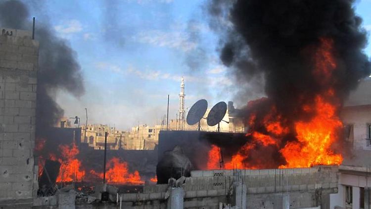 Teile von Homs stehen in Flammen.