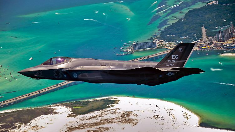 Eine F-35 beim Testflug über Florida.