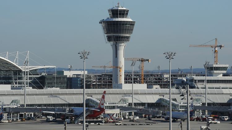 Wer diesen Tower sieht, ist in München gelandeT: Deutschlands zweitgrößtes Drehkreuz für den Verkehr am Himmel.