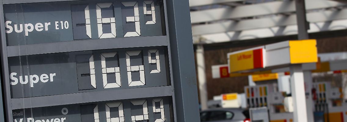 Mit 1,62 Euro für einen Liter Superbenzin E10 bewegt sich der Benzinpreis im bundesweiten Durchschnitt in der Nähe seines historischen Höchststandes.