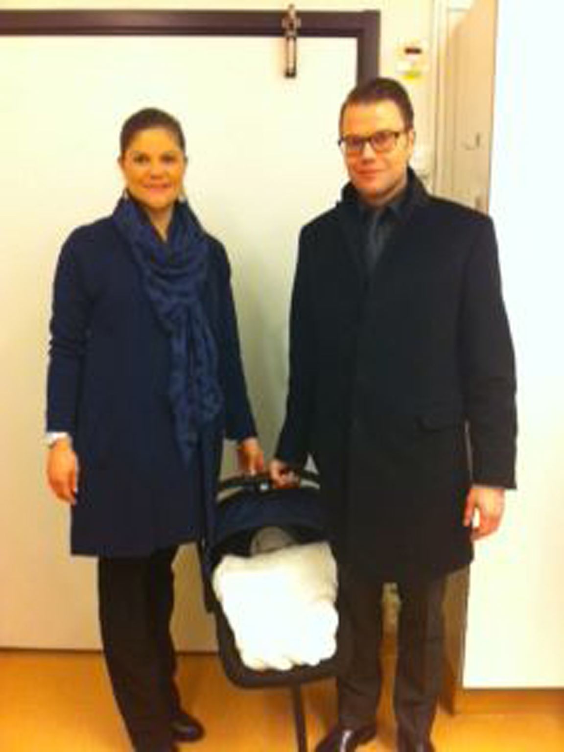 Das ist es: Das erste Foto von Schwedens Kronprinzessin Victoria, Prinz Daniel und ihrem gemeinsamen Töchterchen. Viel ...