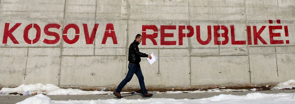 "Republik Kosovo" - Graffito auf einer Mauer in Pristina.