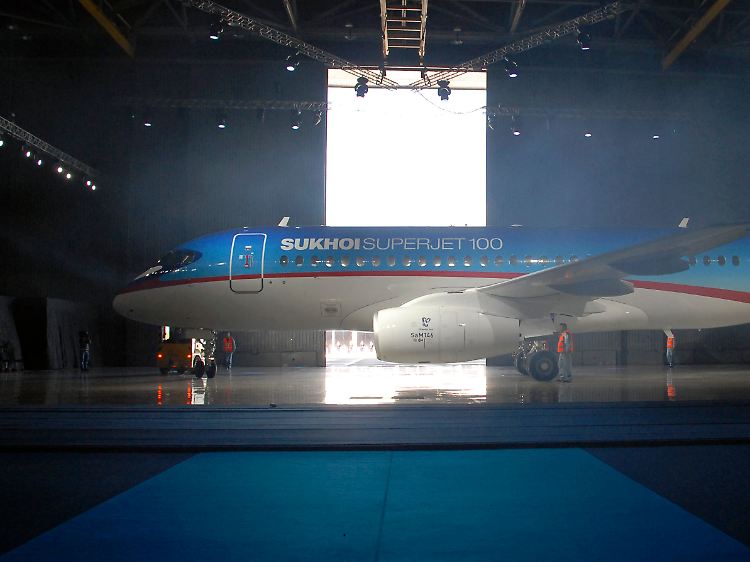 Hoffnungsträger des russischen Flugzeugbaus: Der Superjet 100 im Hangar von Komsomolsk am Amur (Archivbild).