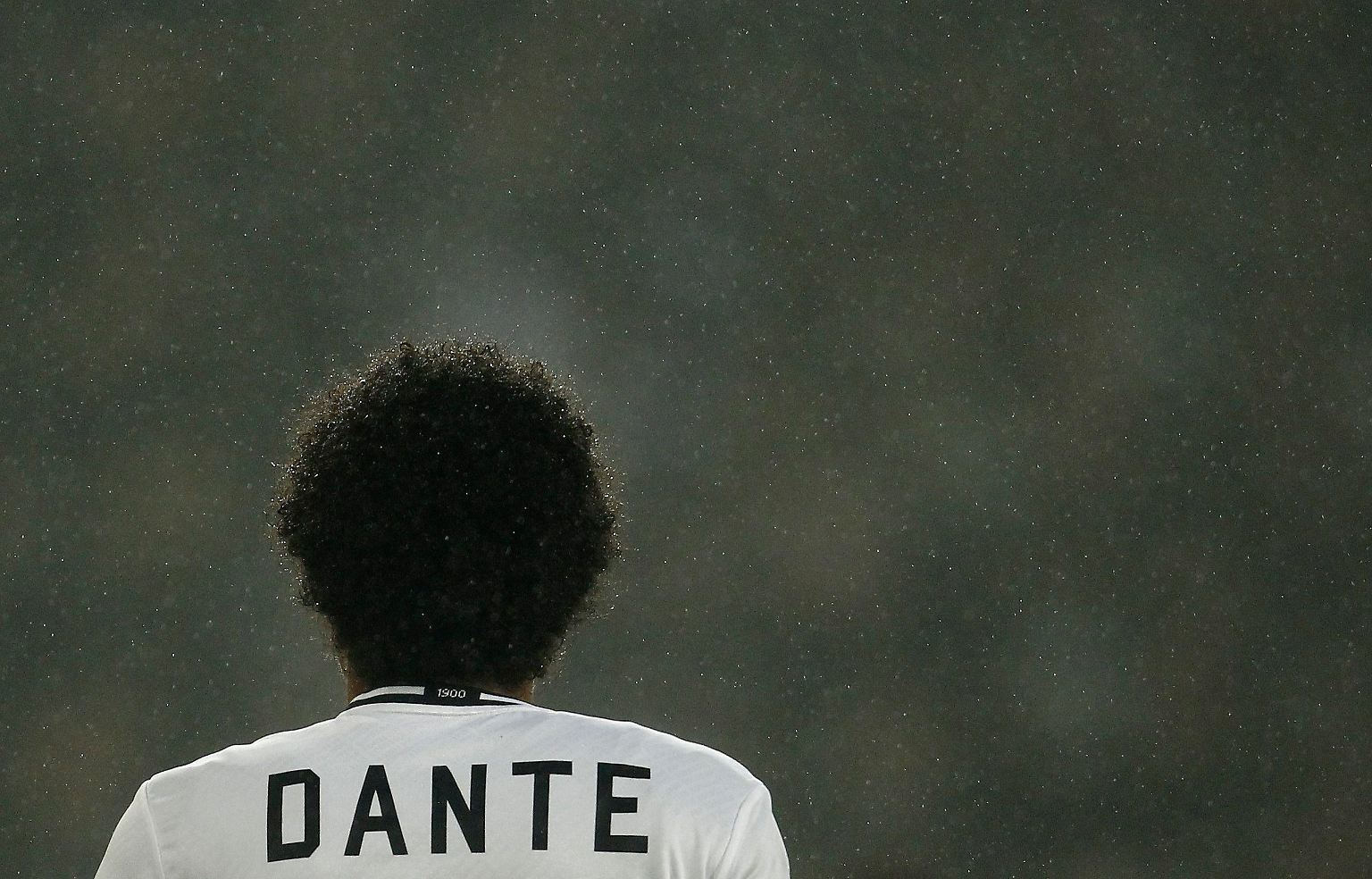 Die Bundesliga und ihr 23. Spieltag könnte der Anfang vom Ende des Gladbacher Höhenflugs sein, zumindest saisonübergreifend. Eine steile These, aber dies sind die Anhaltspunkte: weil bei Verteidiger Dante zwar noch nichts feststeht, aber ein Wechsel auch nie dementiert wurde.