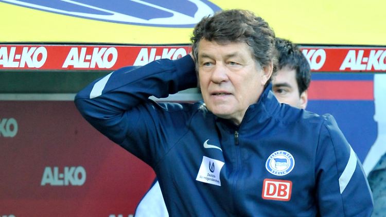 Otto Rehhagel hat harte Wochen vor sich.