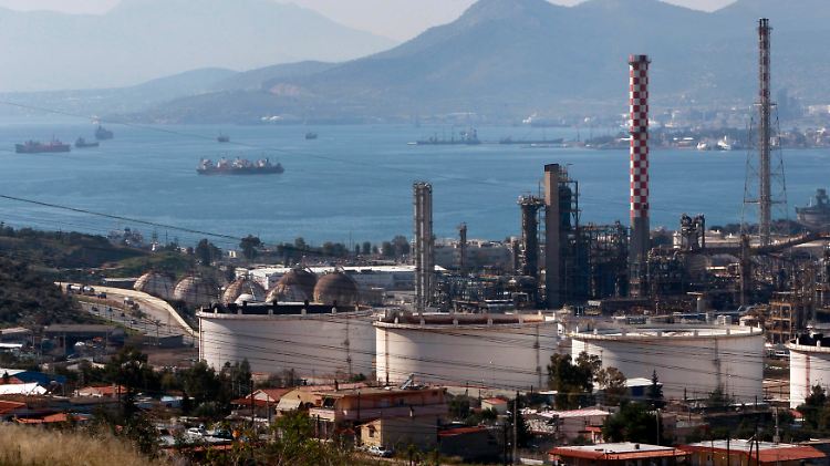 Blick auf das Gelände von Hellenic Petroleum westlich von Athen.