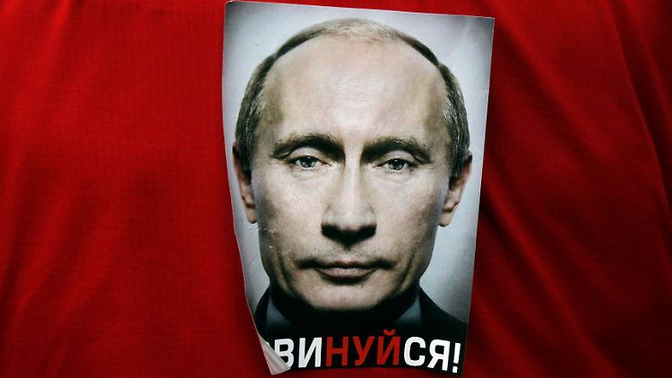 "Gehorche!": Seit Wochen machen Demonstranten gegen Putin mobil.