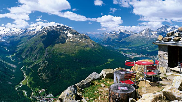 Segantini-Hütte am Rosegtal.