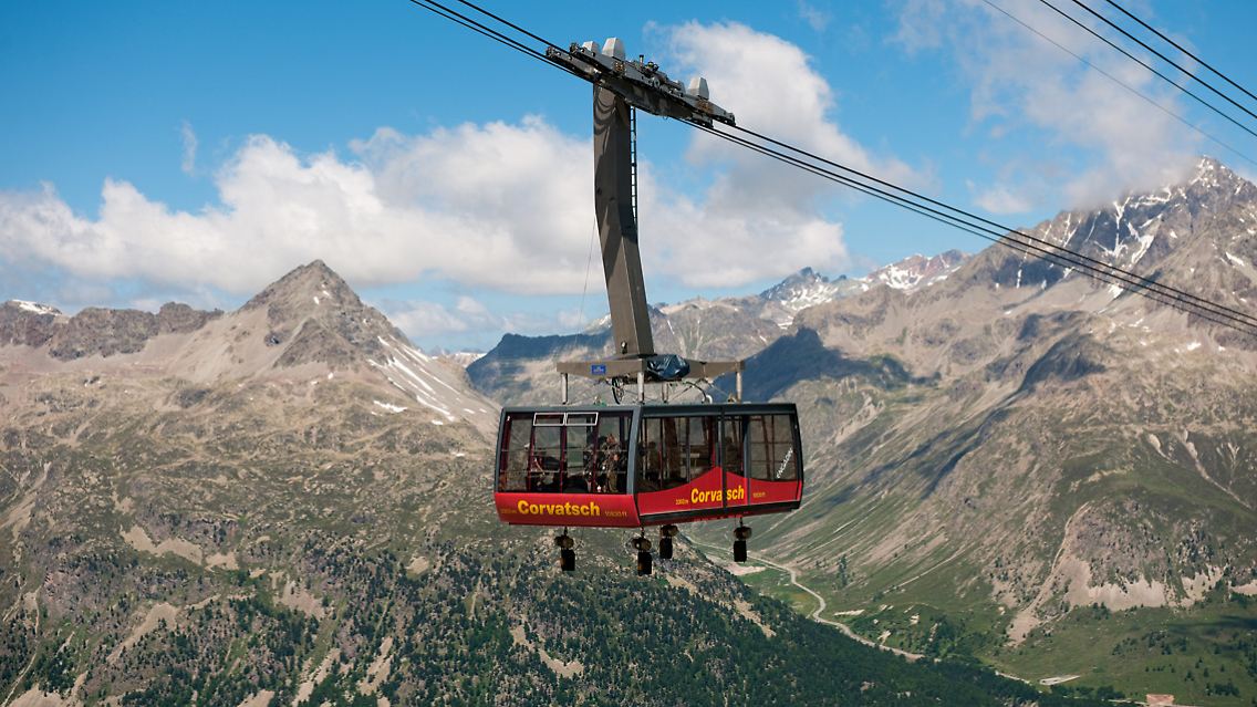 Gondel-Seilbahn Corvatsch.jpg