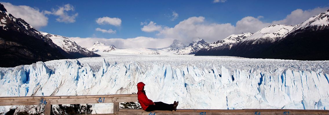 Nachdenkliche Stimmung am Perito-Moreno-Gletscher: Jetzt soll unter anderem auch die Deutsche Bank vermitteln.