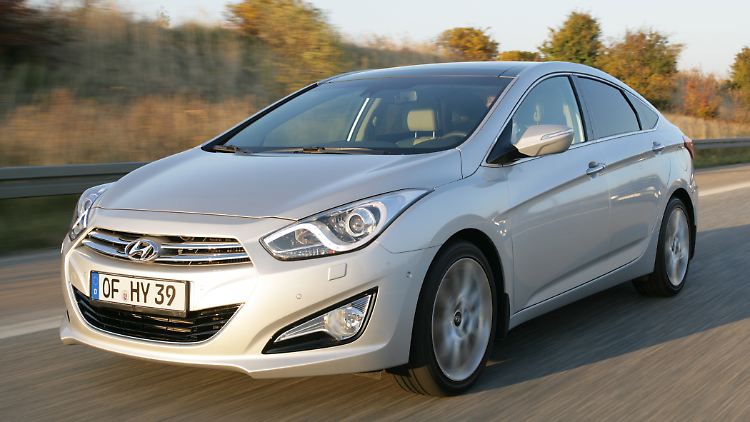 Der Hyundai i40 kommt nun auch mit Stufenheck.