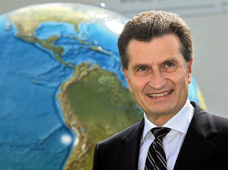 Oettinger sei "genau der Richtige", meint Kauder.