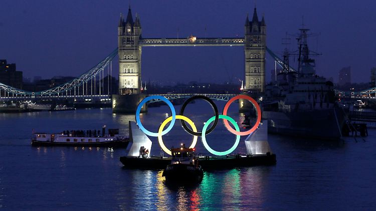 Olympische Ringe auf der Themse - noch genau 150 Tage sind es bis zum Beginn der Sommerspiele in London.