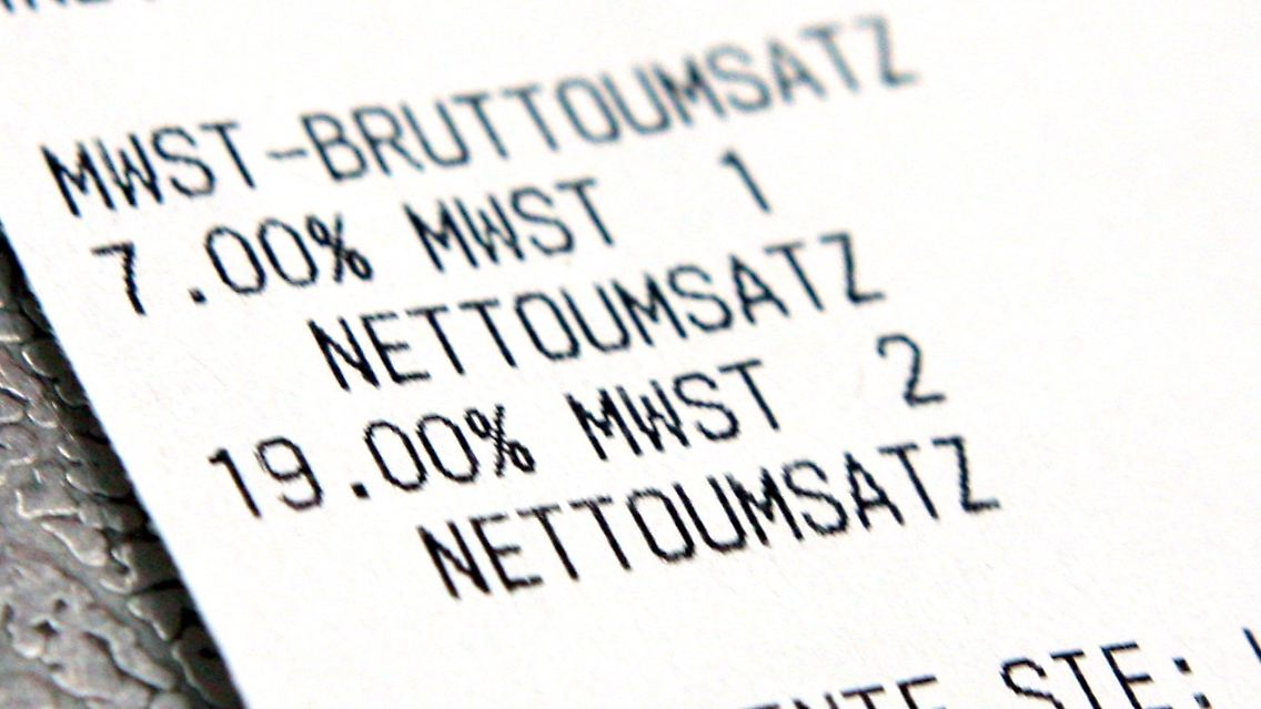 Touristen in Deutschland können bei Hotelübernachtungen auf niedrigere Preise hoffen. Hotels und Pensionen sollen nach dem Willen von Union und FDP steuerlich entlastet werden.