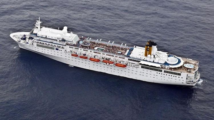 Die "Costa Allegra" treibt manövrierunfähig im Indischen Ozean - ein Feuer hat das Schiff lahmgelegt.