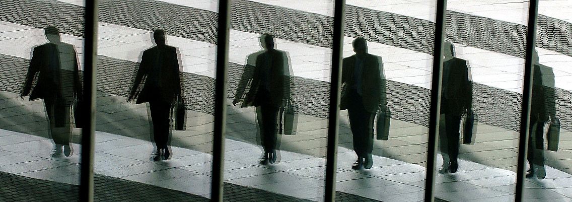 In schlechten Zeiten sollen auch für deutsche Top-Manager Gehaltsabzüge möglich sein.