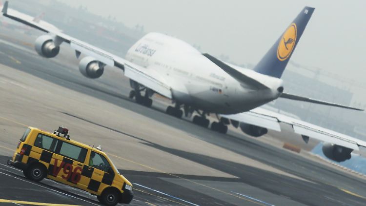 Streik am Frankfurter Flughafen eskaliert: Gericht muss entscheiden. Wirtschaft ruft Politik zu schnellem Einschreiten auf.