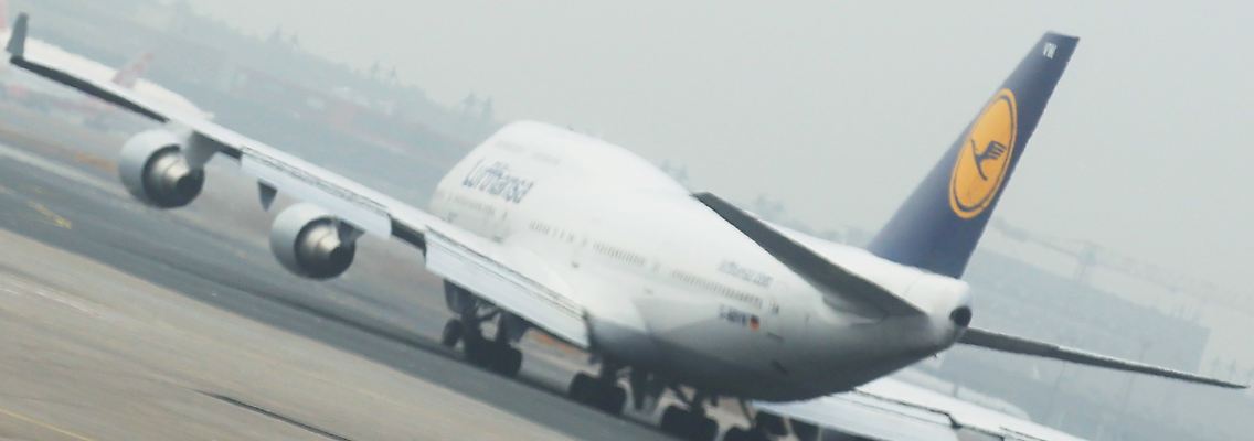Streik am Frankfurter Flughafen eskaliert: Gericht muss entscheiden. Wirtschaft ruft Politik zu schnellem Einschreiten auf.