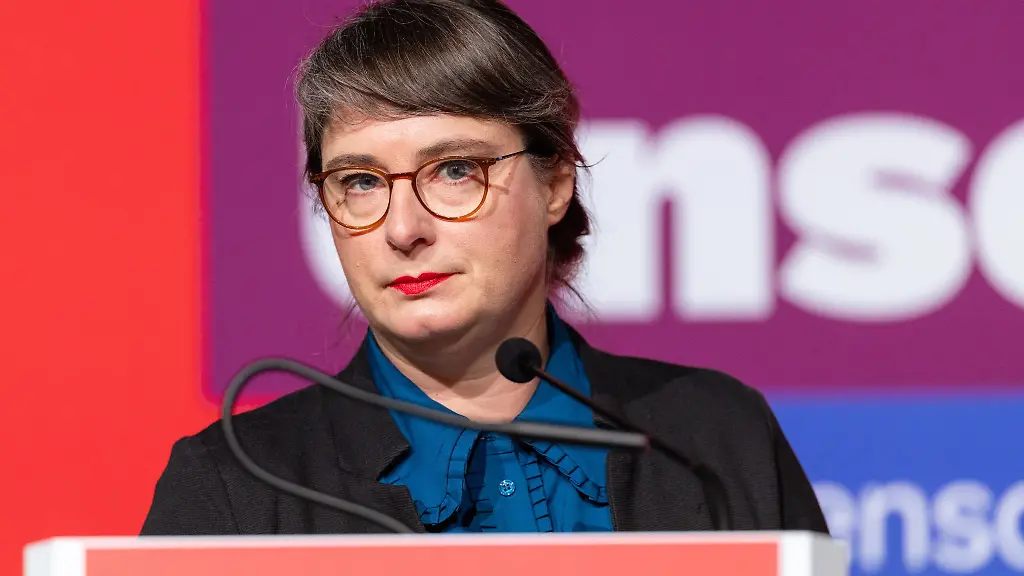 Die-justizpolitische-Sprecherin-der-Thueringer-Linke-Fraktion-Ulrike-Grosse-Roethig-macht-der-CDU-Fuehrung-im-Bund-Vorwuerfe-angesichts-der-gescheiterten-Wahl-von-Richtern-fuer-das-Bundesverfassungsgericht