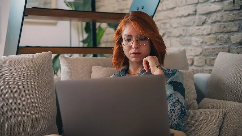 Passt-der-Job-wirklich-zu-mir-Auch-wenn-sich-ein-Angebot-hat-sehr-gut-anhoert-sollten-Bewerber-innehalten-und-ihre-persoenlichen-Beduerfnisse-analysieren