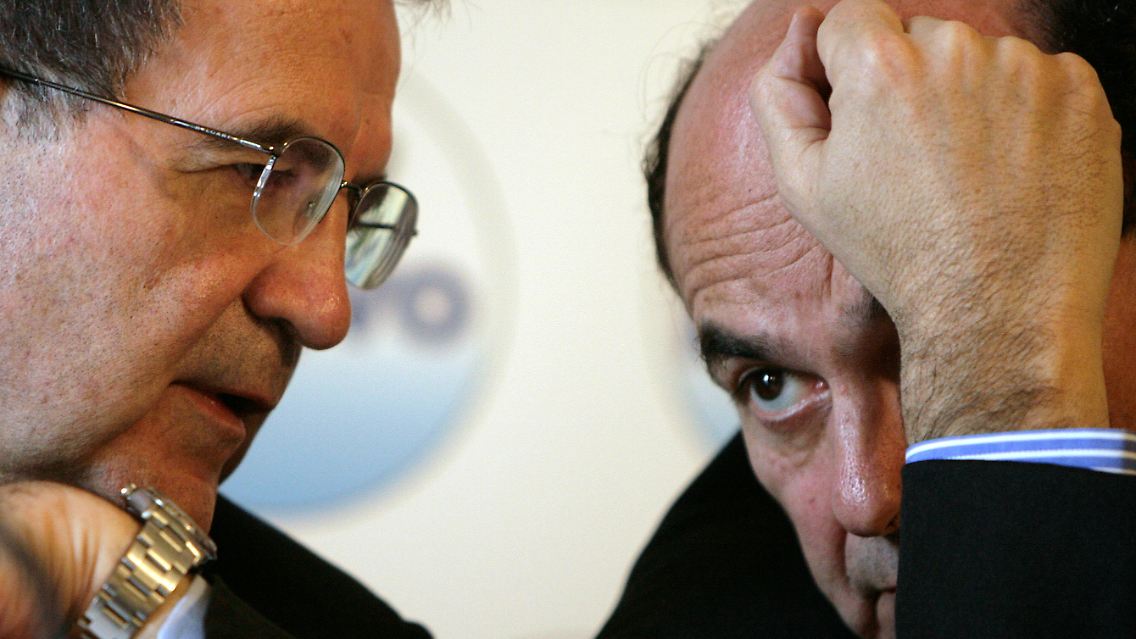 Der wirtschaftspolitische Kopf hinter Romano Prodi (links) war Bersani bereits - jetzt tritt er in den Vordergrund.
