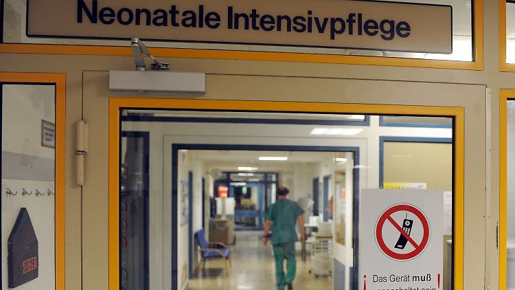 In den Bremer Klinikfluren gehen nun die Lichter aus.