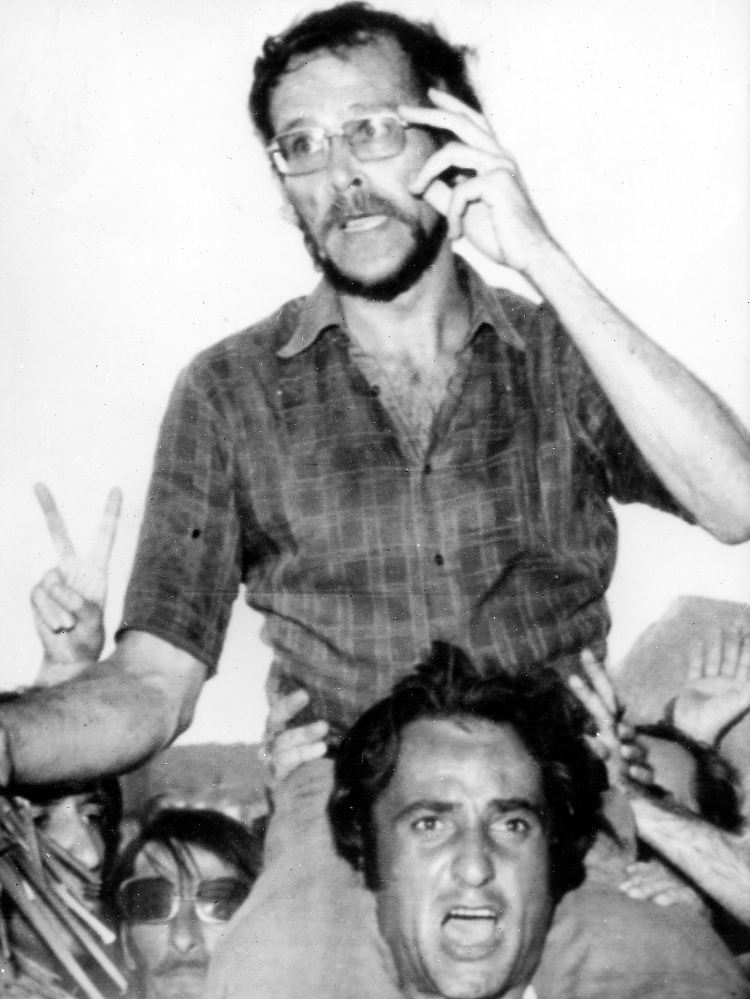 Wallraff kommt aus griechischer Haft, wo er 1974 gegen die Militärdiktatur protestierte.