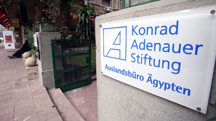 Auch Vertreter der Konrad-Adenauer-Stiftung in Kairo sind betroffen.