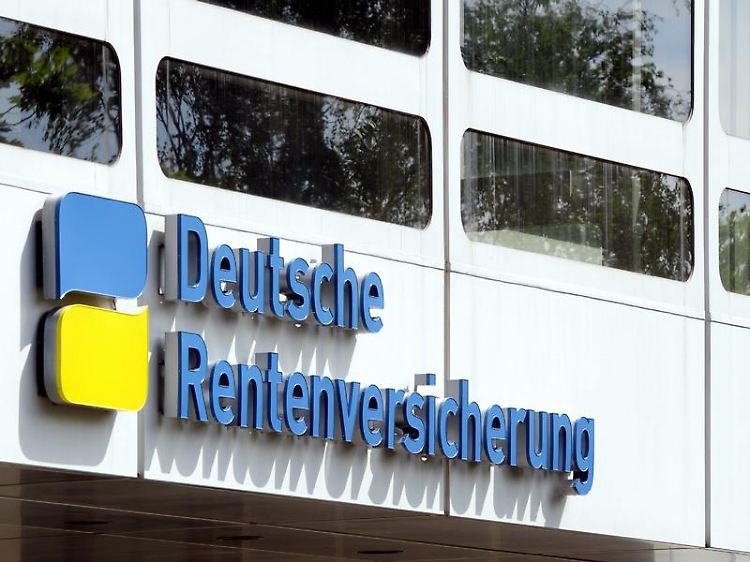 Erwerbslose, die einen Angehörigen pflegen, sind nicht grundsätzlich rentenversicherungspflichtig, sondern erst ab einer wöchentlichen Pflegezeit von mehr als 14 Stunden.