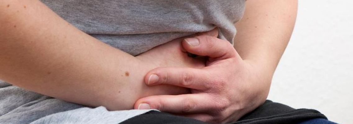 Der Verzicht auf Koffein lindert die Beschwerden des prämenstruellen Syndroms.