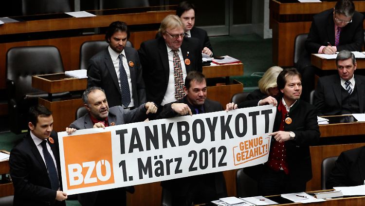 Auch die österreichische Rechtspartei BZÖ rief zum Tankboykott auf, allerdings in der realen Welt, im Parlament.