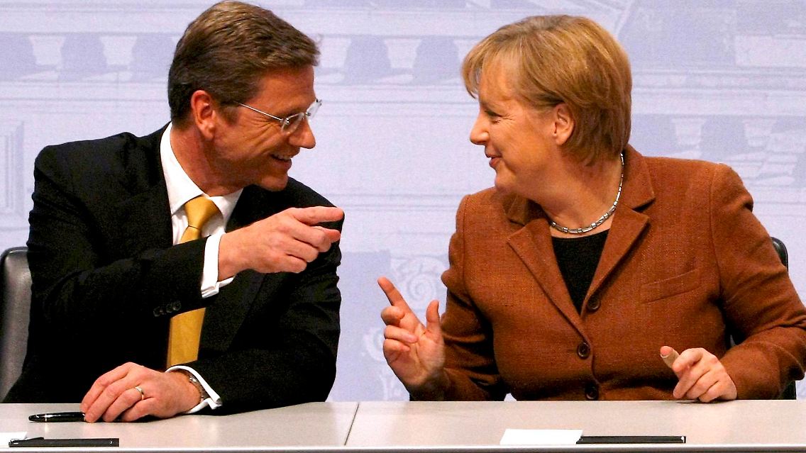 Trotz aller Anfangseuphorie: Auch Westerwelle und Merkel sind sich in Steuerfragen noch nicht ganz einig.