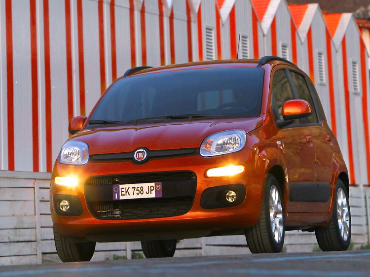 Minimal auf 3,65 Meter Länge und 1,64 Meter Breite gewachsen, passt der Panda immer noch in so gut wie jede Parklücke und muss sich auch vor engen Parkhäusern nicht fürchten.