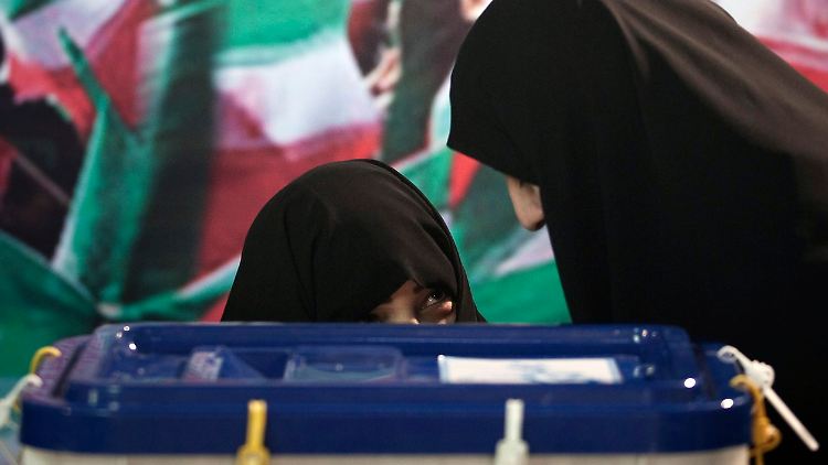 Wahlhelferinnen in Teheran.