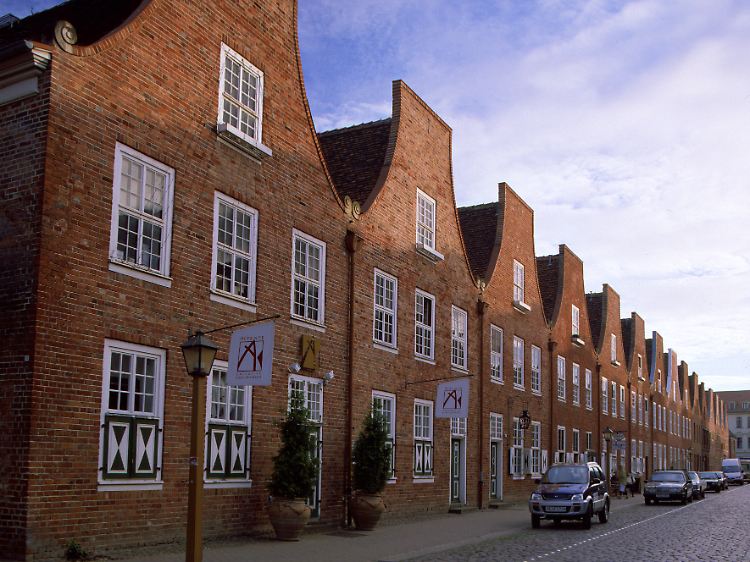 Das Holländische Viertel in Potsdam ist immer noch ausgesprochen schön - der Vater Friedrichs des Großen ließ die Häuser mit den auffälligen Giebelfronten vom Architekten Jan Bouman bauen.