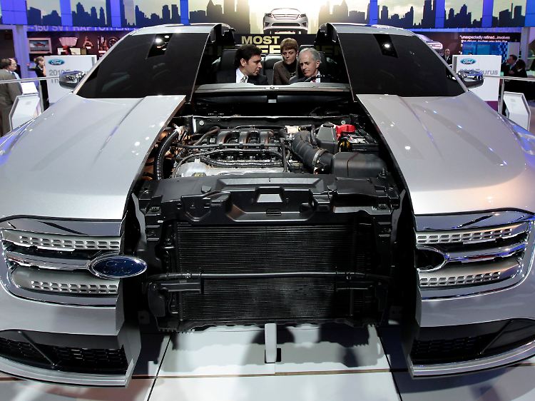 Die US-Automobilindustrie kämpft um den Anschluss: Im Januar 2009 hieß das Zauberwort "hybrid".