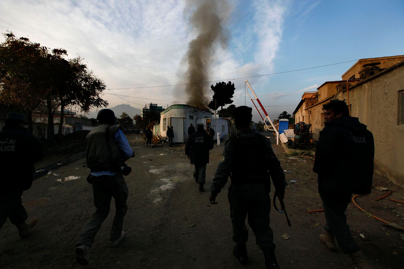 In Kabul haben am Mittwochmorgen mehrere Kämpfer der Taliban ein UN-Gästehaus angegriffen ...
