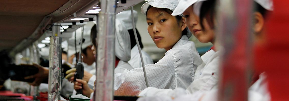 Apple ist nicht der einzige Konzern, der von den Niedriglöhnen bei Auftragsfertigern wie Foxconn profitiert.