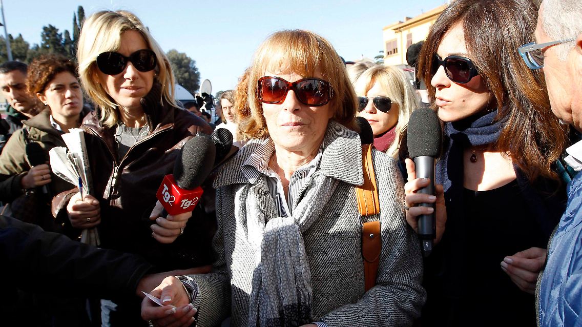 2012-03-03T100236Z_01_GSP09_RTRMDNP_3_ITALY-SHIP.JPG3379090244257103881.jpg