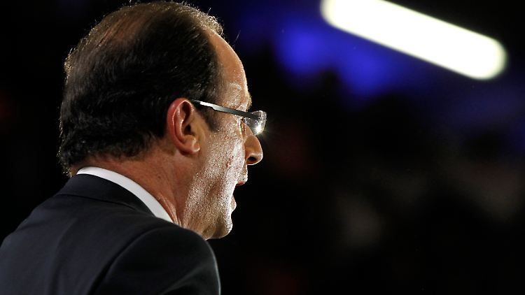 In Umfragen führt Hollande derzeit deutlich vor Sarkozy.
