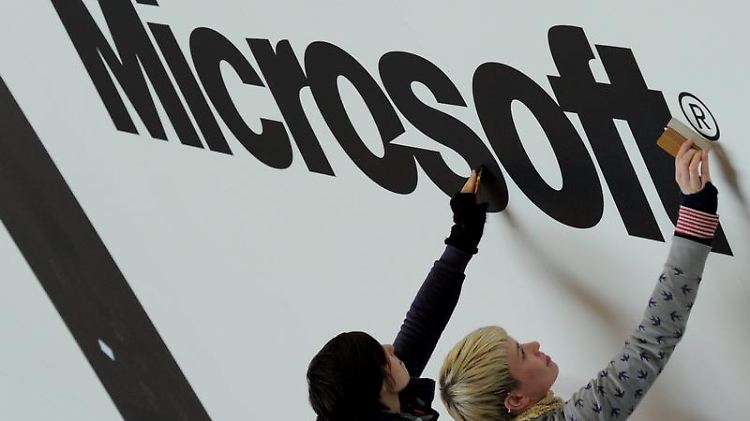 Der Microsoft-Stand auf der CeBIT in Hannover wird herausgeputzt.
